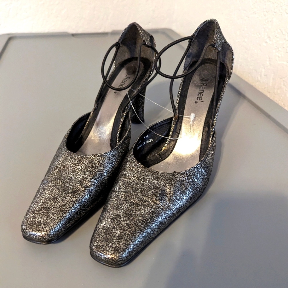 J. Renee weekend size 8 heels silver and black (run small)